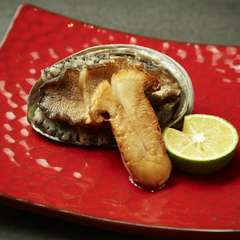 季節の食材を取り入れたコースをご用意しております