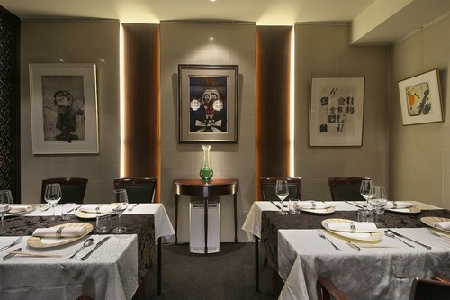 グループでの食事に最適なテーブル席もご用意しております