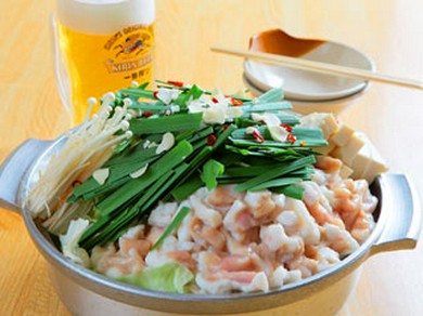 本格博多名物牛もつ鍋と本格焼酎がメインです。