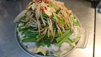 博多もつ鍋と札幌ラーメンスープが当店で仲良くなりました！ 一番人気です。〆は全粒粉つけ麺で！