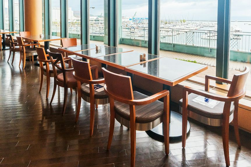 密を避けたテーブルセットで、女性だけのランチ会も大満足