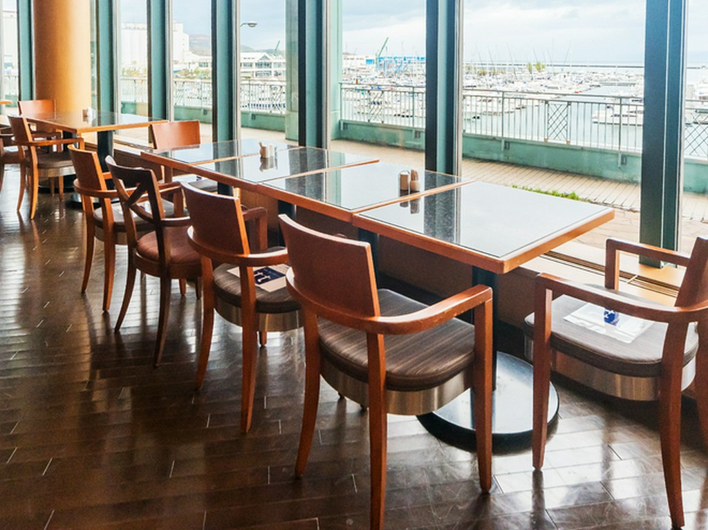 密を避けたテーブルセットで、女性だけのランチ会も大満足