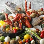 小樽がある北海道・後志地方の食材を積極的に用いる「知産志食」をテーマに、季節に合わせて、地元産の海産物を中心とした食材を使った料理を豊富にご用意しています。
