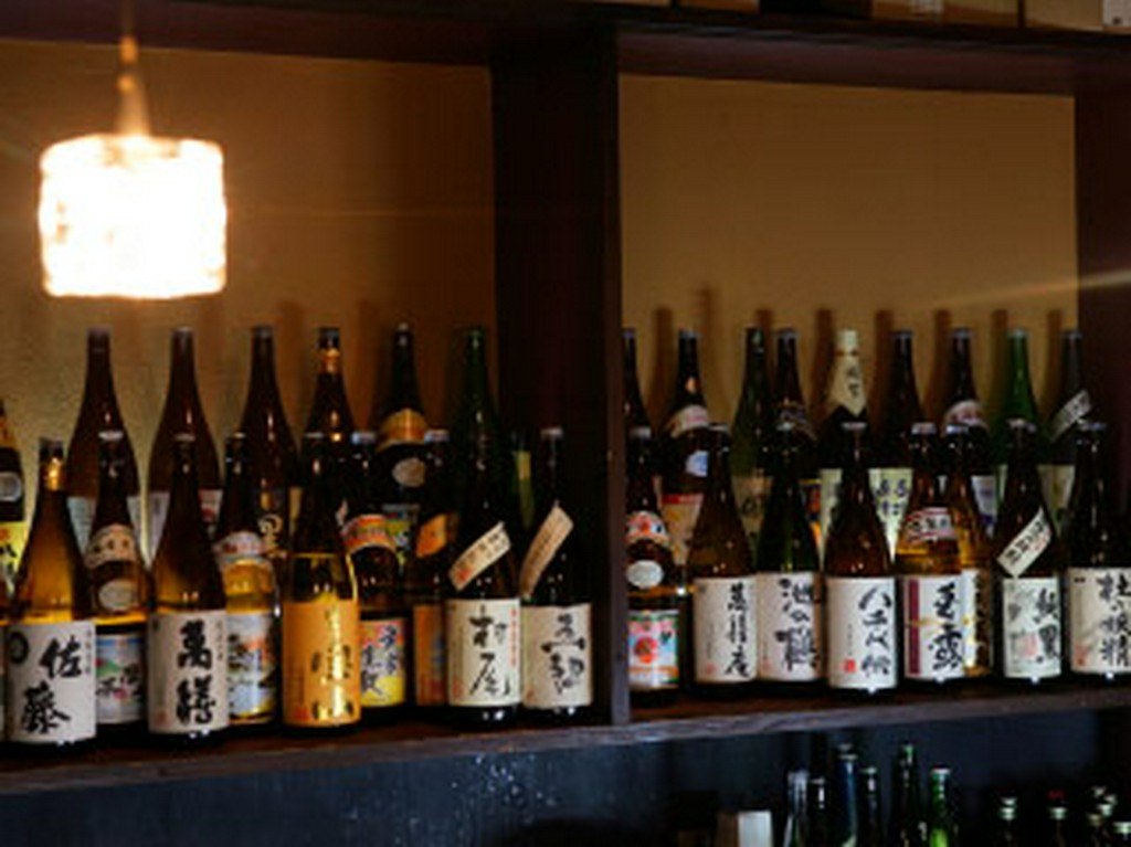 こだわりの芋焼酎を80種以上取り揃えております。