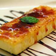 バニラ味のケーキアイス。
カラメルのさくさく感とご一緒にどうぞ。