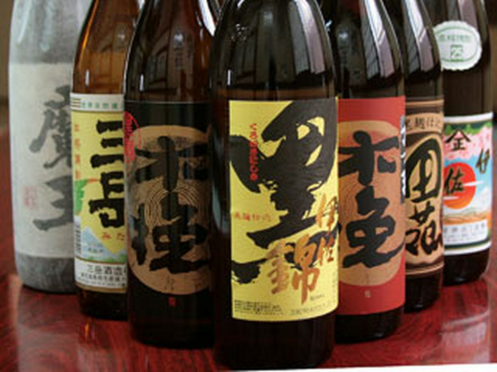 地元の芋焼酎を豊富に取り揃えています。