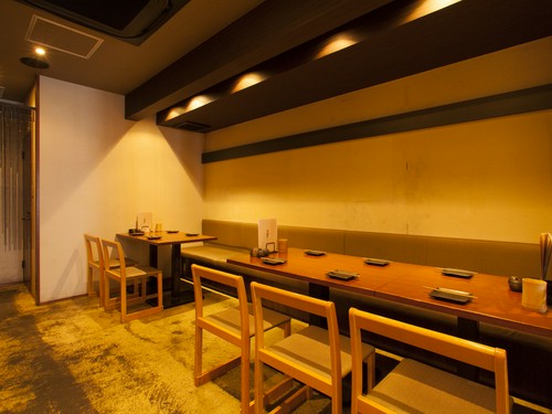 シックな店内は、ゆったりと過ごせるくつろぎの空間です