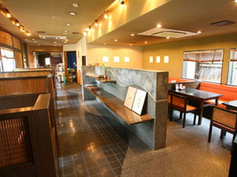 落ち着いた雰囲気の店内