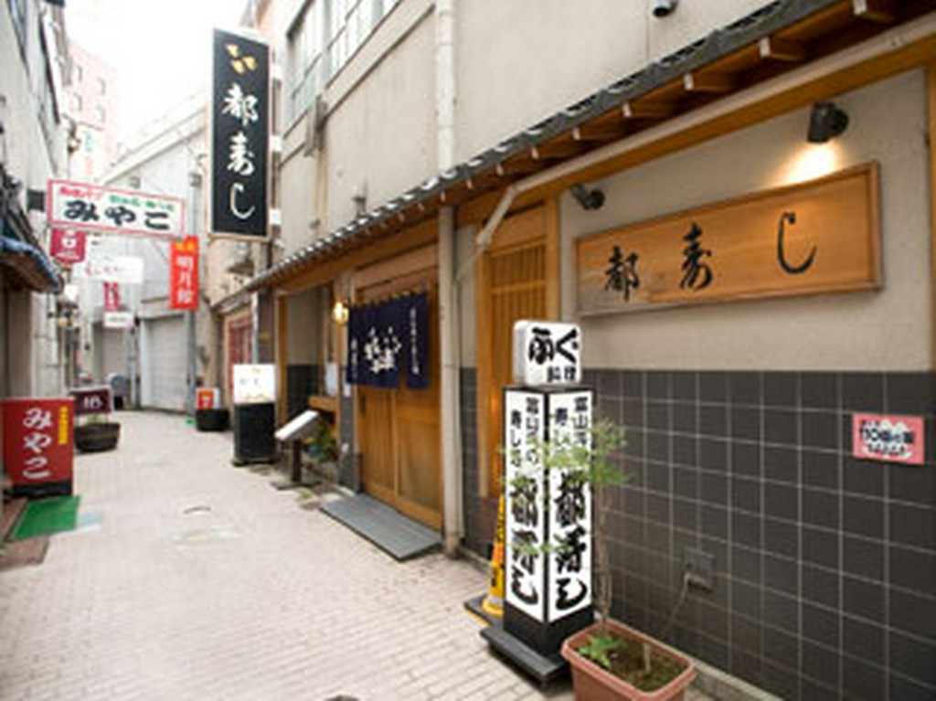 いらっしやいませ!!　お一人様でもお気軽にどうぞ！