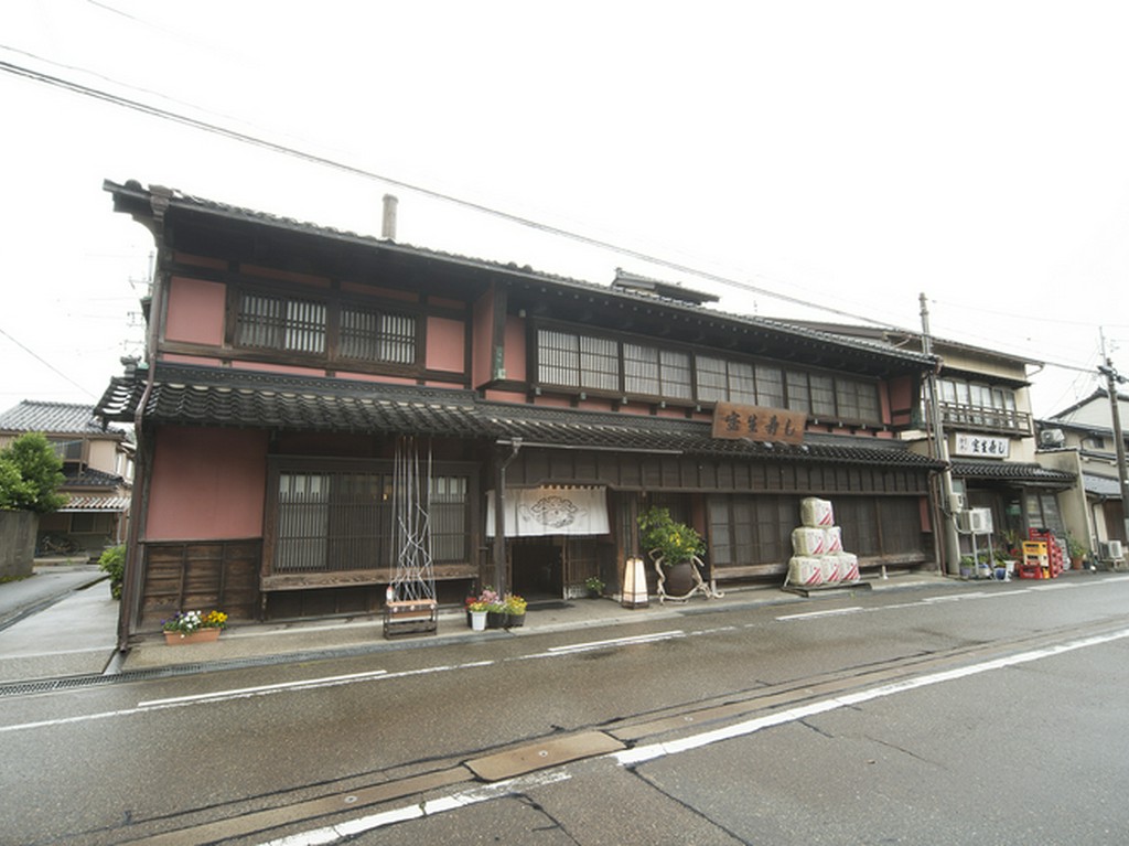 「こまちなみ保存建造物」・「グッドデザイン賞」受賞の店舗。