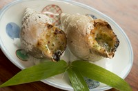 名産のバイ貝を使い、ガーリクバターでブルゴーニュ風に調理された一皿は「和」の隠し味で美味しさ倍増。