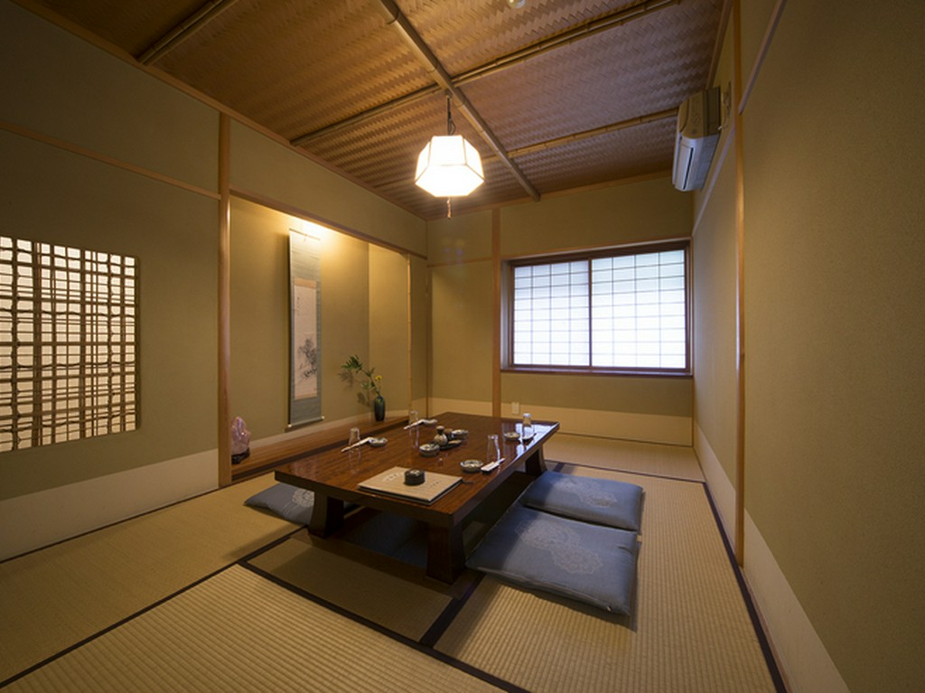 6名までで利用できる、掘りごたつ席の個室もあります。