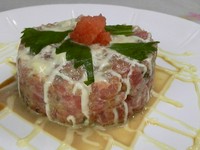 店主おススメの絶品創作料理！　一口食べたら、やみつきになる美味しさです。
