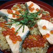 只今、はらこ飯の季節です。年に一回は食べておきたい、逸品！