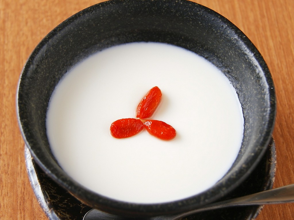 濃厚クリーミーで、隠れた人気メニュー『自家製　杏仁豆腐』