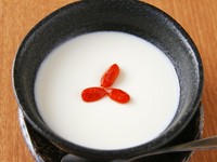 濃厚クリーミーで、隠れた人気メニュー『自家製　杏仁豆腐』