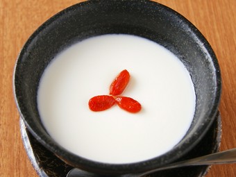 濃厚クリーミーで、隠れた人気メニュー『自家製　杏仁豆腐』
