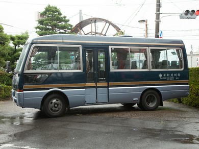 穂積駅より西へ徒歩4〜5分、送迎バス完備、アクセス抜群です