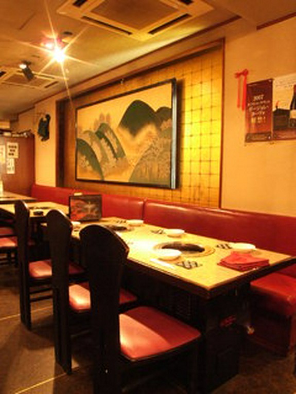 宴会最大50名様のテーブル席。