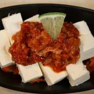 タラチャンジャをたっぷりのせて
ライムが刺激的　女性に人気！