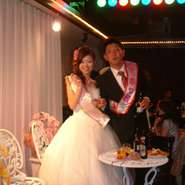 ウェディングドレス姿の二次会もいいね。