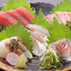 本日の鮮魚盛り合わせ　『つぼみ』２名様の盛り合わせ