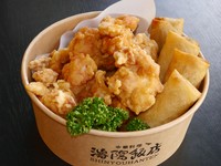 ≪お土産に丁度いい!2~3人前≫
道内産若鶏のからあげ8個と自家製春巻き4本入りのお得なセットです