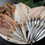 「治助」自慢の焼き物です