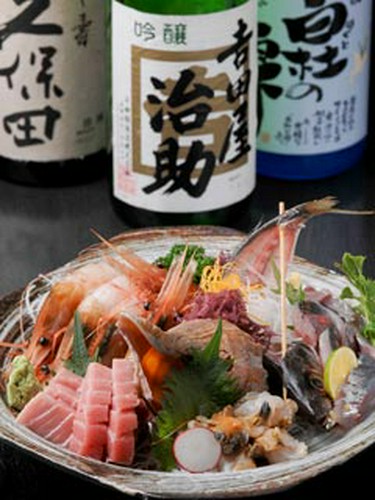 お刺身盛り合せと地酒