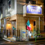 メキシコの家庭に招かれたかのような賑やかで楽しい雰囲気の店内。パーティーや二次会などのお集まり事や、女子会などのご利用にもおすすめです。