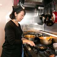 故郷を遠く離れた夫に祖国の味を食べさせたい一心で始めたメキシコ料理。懐石料理をを通して身に着けた食文化の尊さを大切にしています。当店のメキシコ料理はメキシコ人も絶賛する本場の味を提供しています。