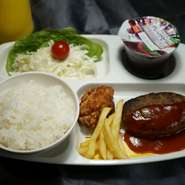 当店では黒毛和牛、国産牛はもちろん
ランチタイム＆平日限定ディナーセットメニューではお手頃なUS牛もご用意しております！
幼児のお子様向けにセットメニューも4種類ございます＊