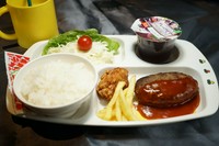 サラダ、ポテト、国産鶏の唐揚げ、ライス、デザート付です
お子様セットのお飲み物は
カルピス、メロンソーダ、オレンジ、アップル、グレープフルーツの中から1杯お選びいただけます