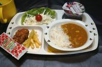 サラダ、ポテト、国産鶏の唐揚げ、デザート付

お子様セットのお飲み物は
カルピス、メロンソーダ、オレンジ、アップル、グレープフルーツの中から1杯お選びいただけます