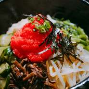 熱々の石焼ビビンバに明太子
プラス120円でトッピングチーズのせられます