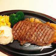 オニオンソース   200g

サラダ・漬もの・ライス・スープ付

ご注文いただいてから調理するので15分ほどお時間を頂戴します