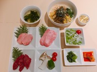 上タン、上カルビ、ランチハラミ 130g
ミニビビンバ、焼野菜、オーギョーチ、ソフトドリンク１杯付【ランチドリンクからお選びください】

【ミニビビンバは普通盛に変更サービス】