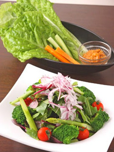 「生野菜サラダ」と「サンチュ」