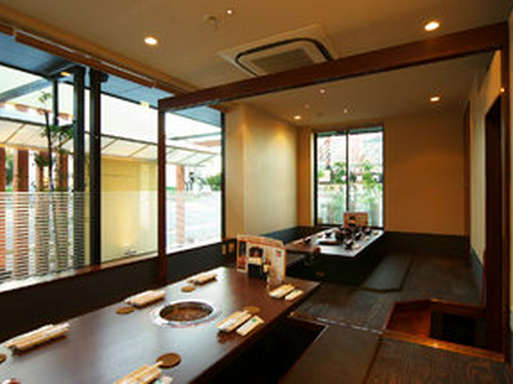 『掘りごたつのお座敷も御座います』