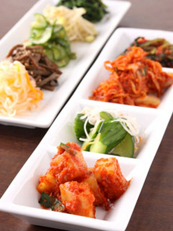 自家製のキムチとナムル♪単品もご用意しております！