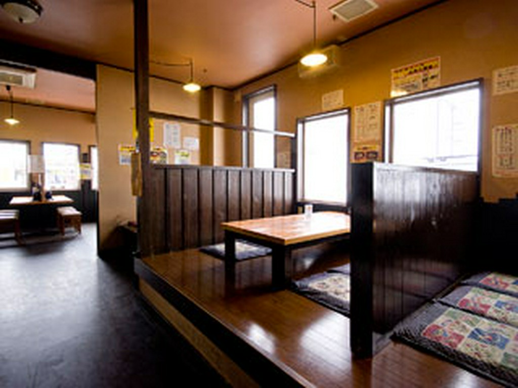 【小上がり席】お子さま連れのお客様は、小上がり席をオススメ！