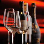 赤・白ワイン、シャンパンなど、種類も豊富に取り揃えております。