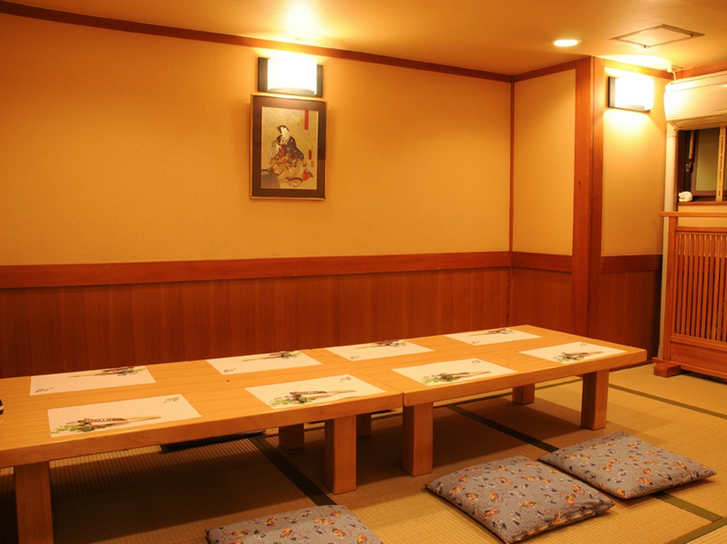 8名様まで個室ご用意できます!!