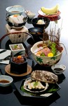 松阪肉・伊勢エビ・あわび等を味わっていただく究極の贅沢会席です。
12,000円コース(税込13,200円)、15,000円コース(税込16,500円)、18,000円コース(税込19,800円)をご用意しております。