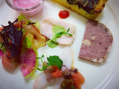 吟味された旬の素材を使ったコース料理をご堪能下さい。