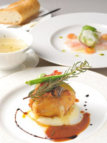 黒板よりお好みの料理を選べるランチメニュー。