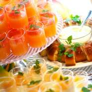 ランチタイムのケーキセット！ワゴンでお客様のもとへ届けます。