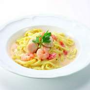 生めんを使ったパスタです！もちもちとした触感で非常に人気のあるパスタです。
是非一度お楽しみください！