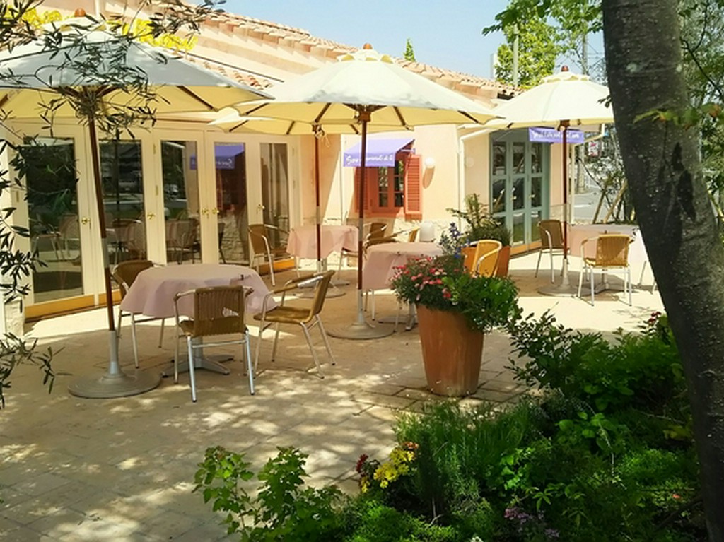 天気の良い日はガーデンでもお食事していただけます