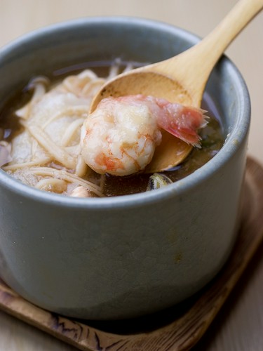 海鮮の旨みが凝縮！　とろろをかけて蒸し上げる名物『大和蒸し』